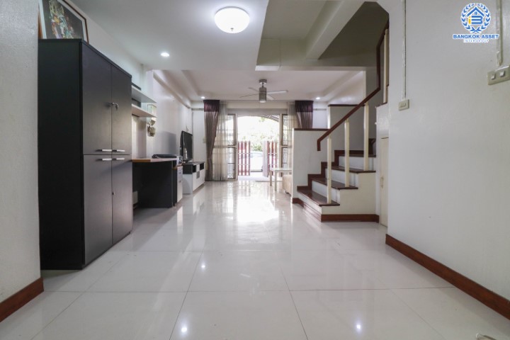 *****ทาวน์เฮ้าส์มือสองย่านนนทบุรี ม.ศุภาลัยวิลล์ รัตนาธิเบศร์ บนเนื้อที่ 18 ตร.ว. ฟังก์ชัน 3 ห้องนอน 3 ห้องน้ำ ทำเลเยี่ยมสุดในย่าน! เฟอร์นิเจอร์ครบ พร้อมอยู่ ใกล้เซ็นทรัลรัตนาธิเบศร์, รถไฟฟ้าสายสีม่วง "สถานีศูนย์ราชการนนทบุรี" และทางด่วน "งามวงศ์วาน"